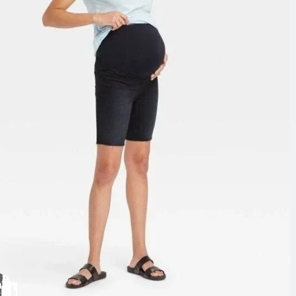 Ingrid & Isabel Maternity Black Crossover Panel Raw Hem Bermuda Jean Shorts 14 - Picture 6 of 16